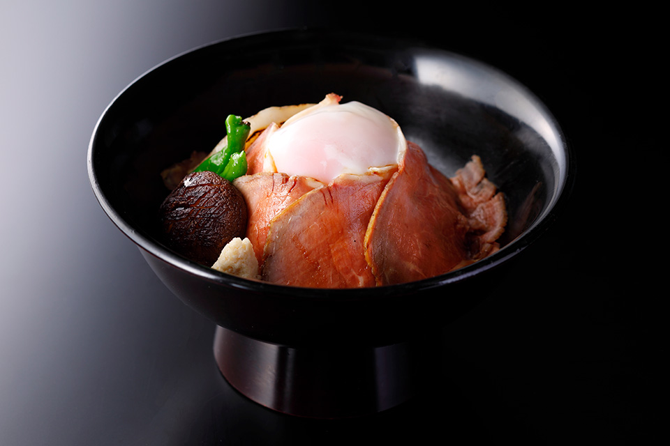 ローストビーフ丼 ¥6,600 ローストビーフ丼