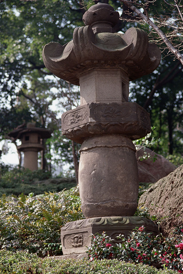 ⑦ 寛永寺灯籠(かんえいじとうろう)