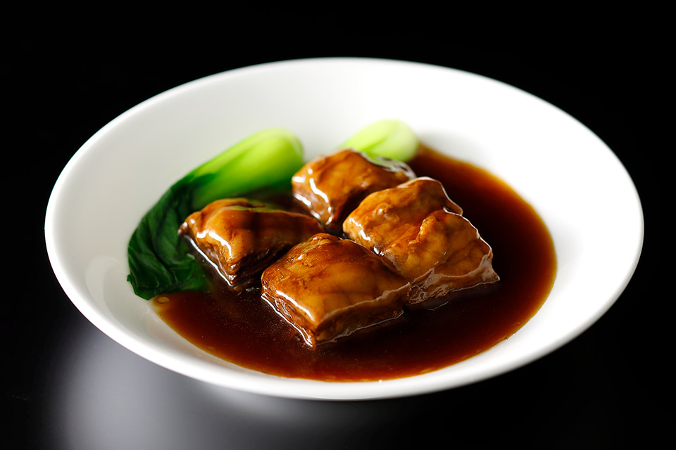秋田牛バラ肉のやわらか煮込み 特小盆(1~2名)¥3,850 秋田牛バラ肉のやわらか煮込み