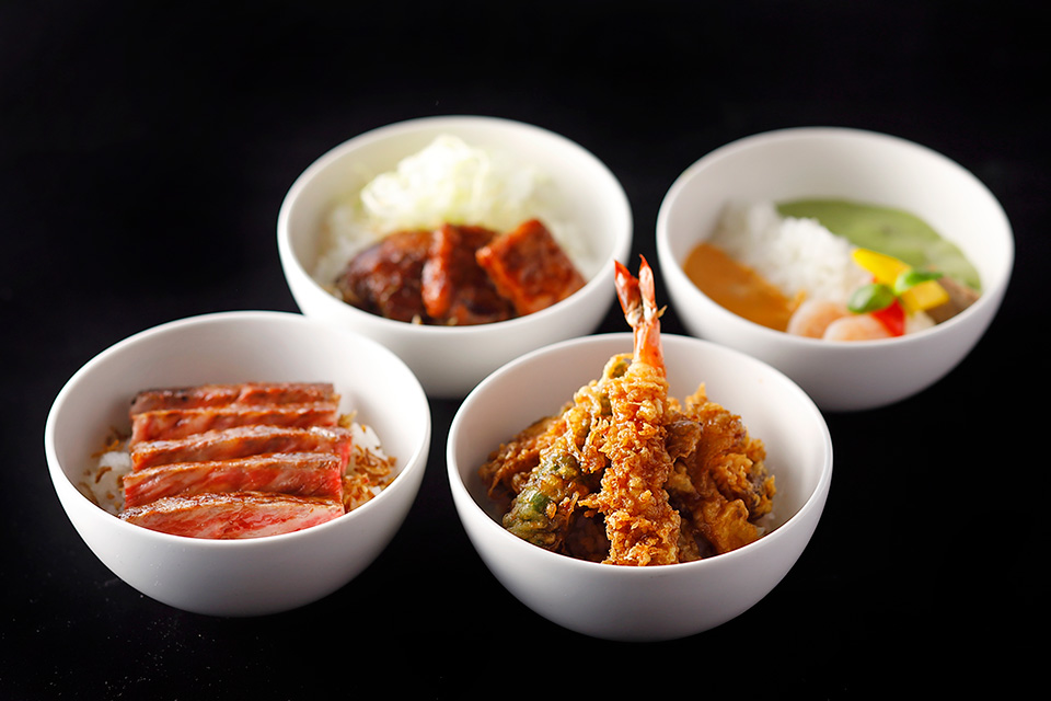 様々な丼ぶり料理の集合写真