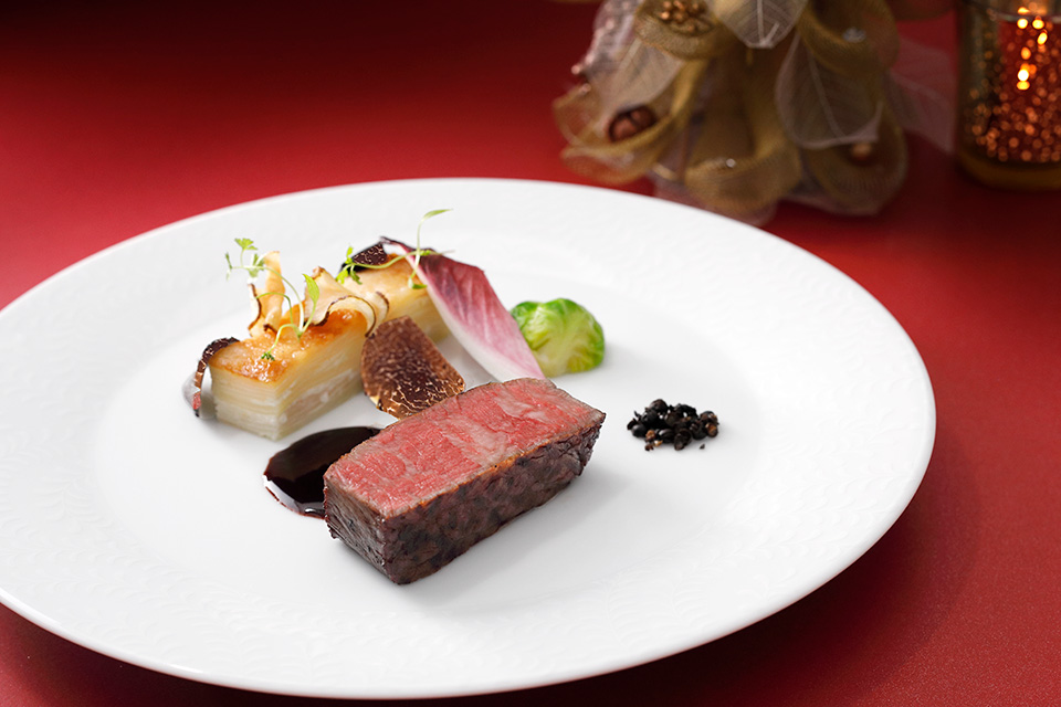 国産牛フィレ肉又は鹿肉の縄文グリル　ポルト酒のソースのイメージ写真