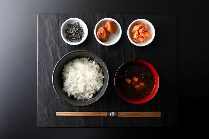 新潟コシヒカリご飯とあご出汁味噌汁